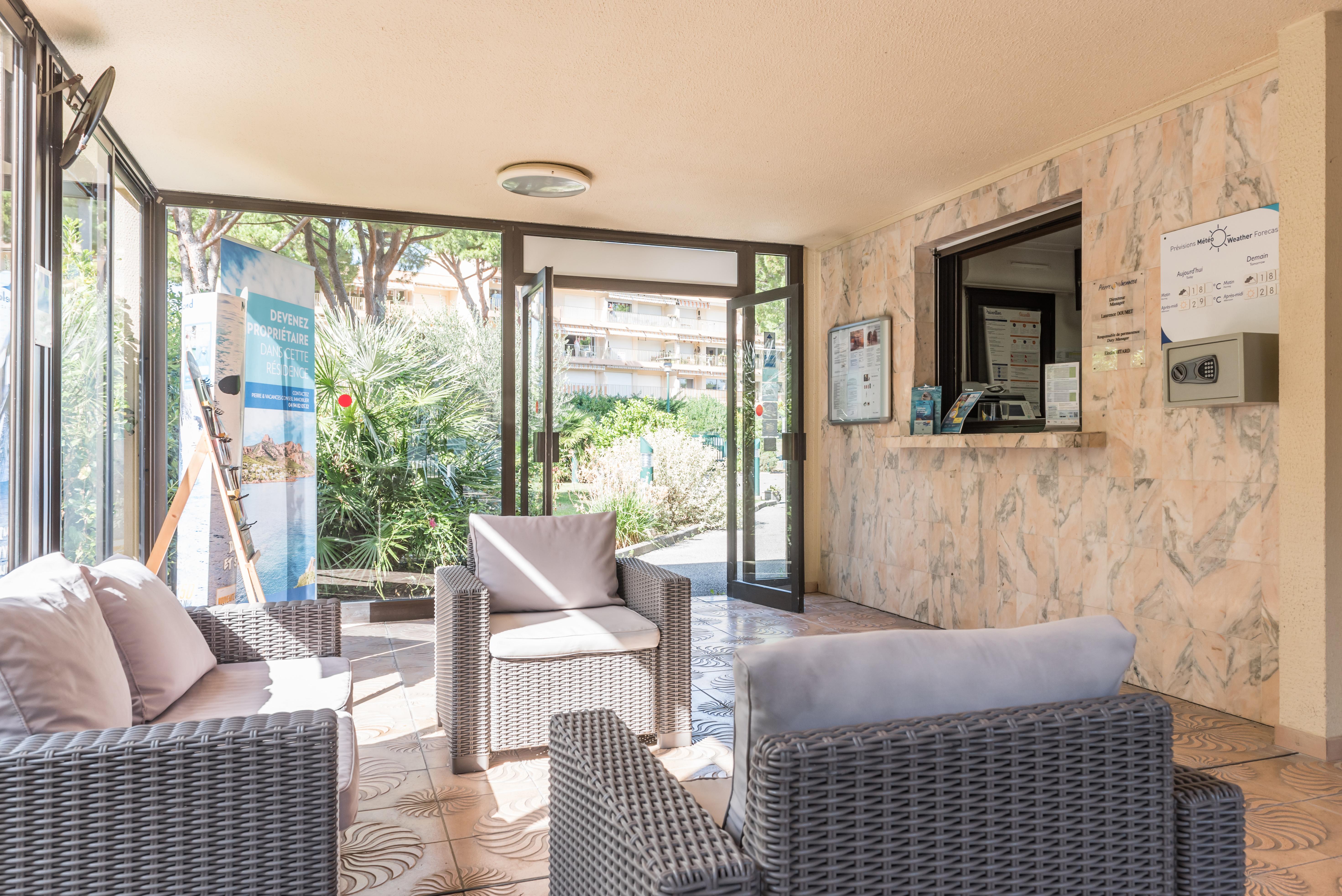 Residence Pierre & Vacances Les Jardins Ombrages Mandelieu La Napoule Luaran gambar